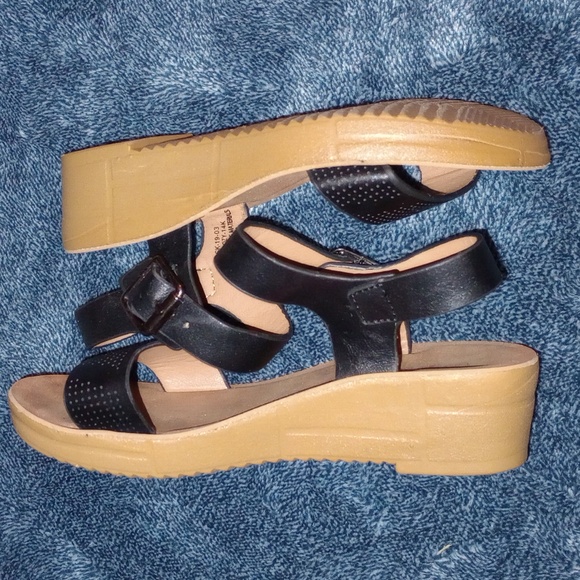 Girls Link Brand Black Strappy Wedge Sandal Size 9 - Picture 3 of 4